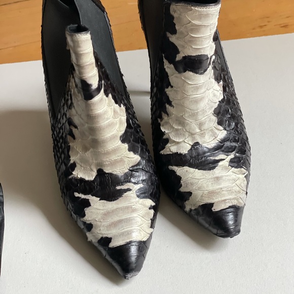 Saint Laurent snakeskin booties - Picture 2 of 10